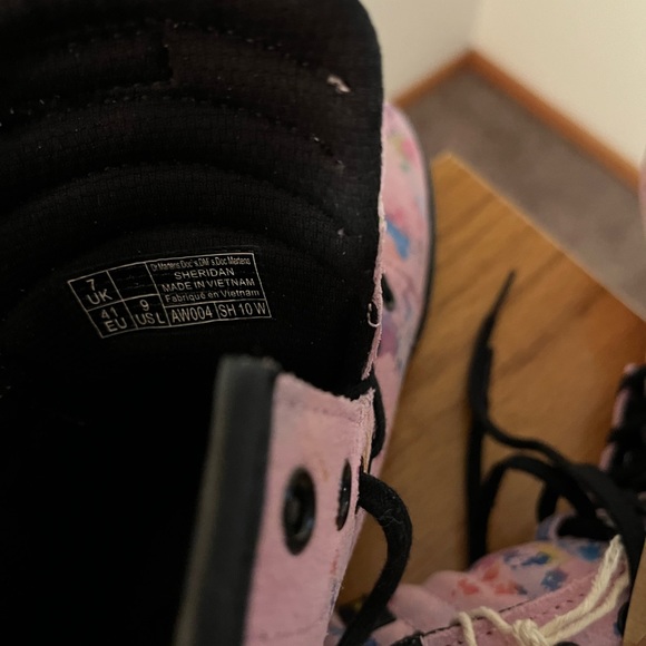 NWT Dr. Martens Sheridan Pink Rainbow Burst Suede size US Women’s 9 - Picture 4 of 4